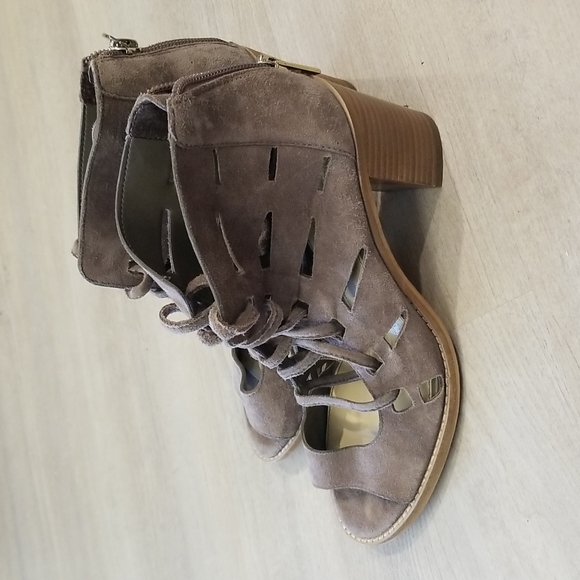 Vince Camuto Tressa Perforated Lace Up Sandal 6.5M - Picture 4 of 10